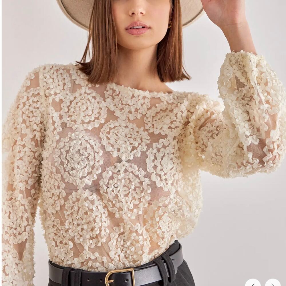 NWT Choklate Paris Textured Rosette Blouse - Cream - Size M/L